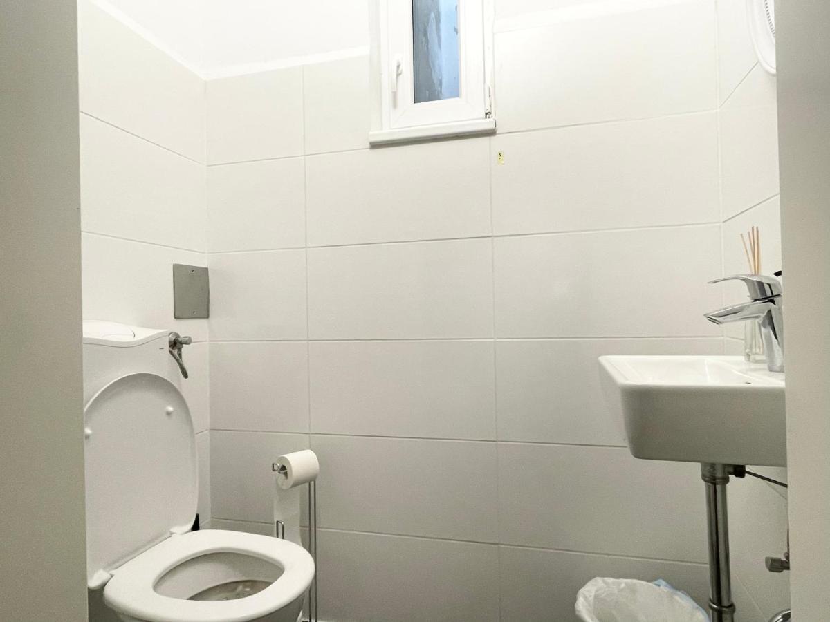 Premium Apartment Located At The Famous Vienna Kutschkermarkt Bagian luar foto