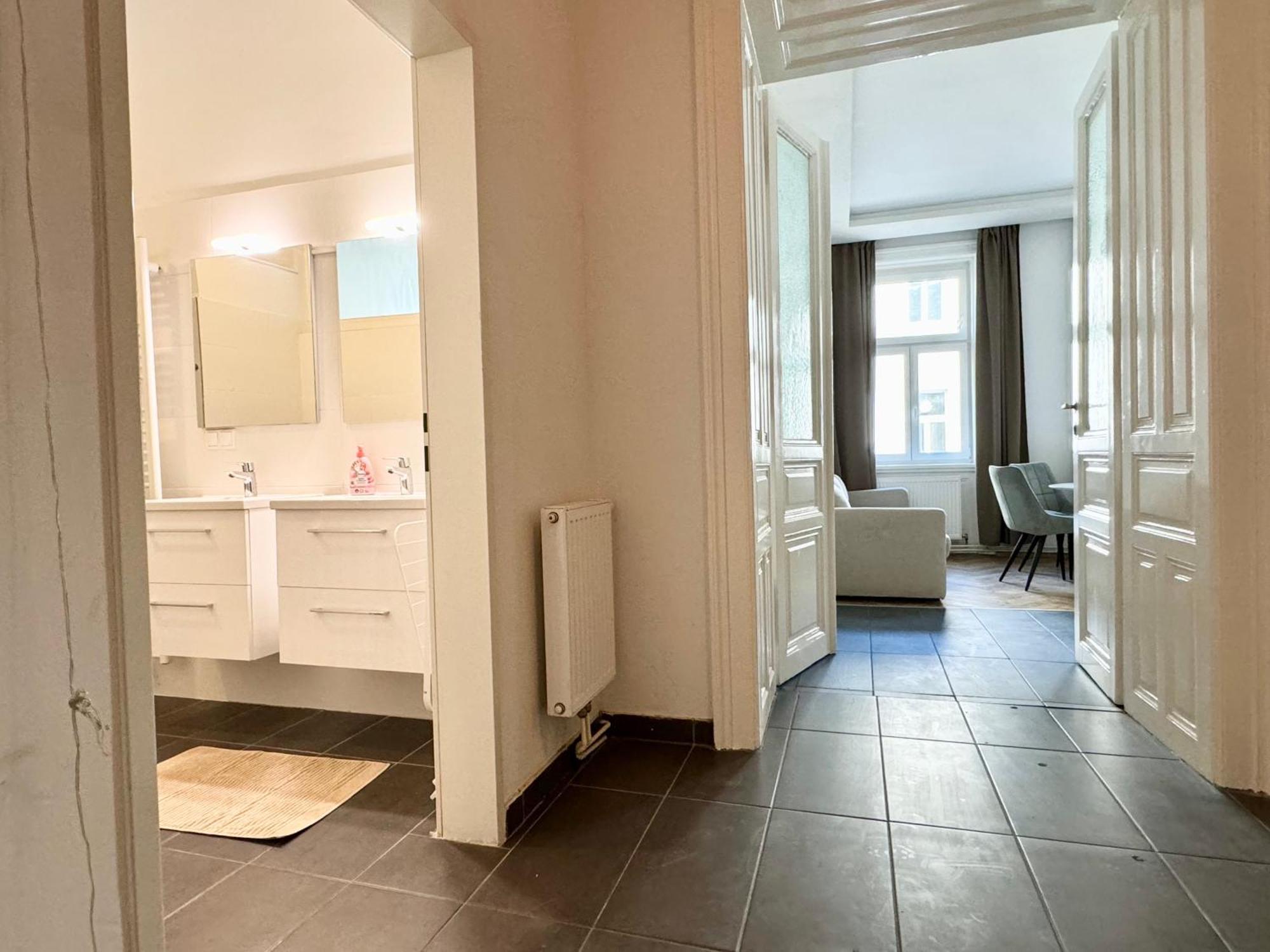 Premium Apartment Located At The Famous Vienna Kutschkermarkt Bagian luar foto