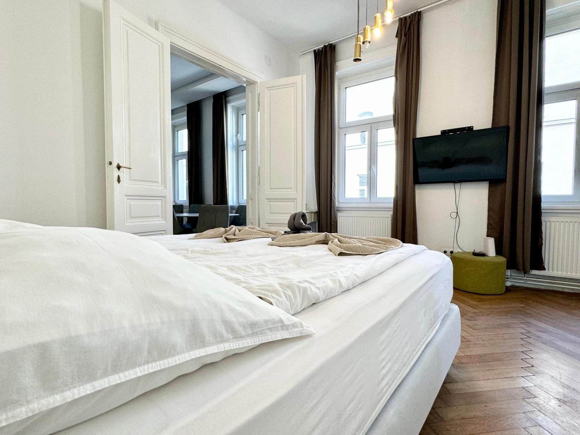 Premium Apartment Located At The Famous Vienna Kutschkermarkt Bagian luar foto