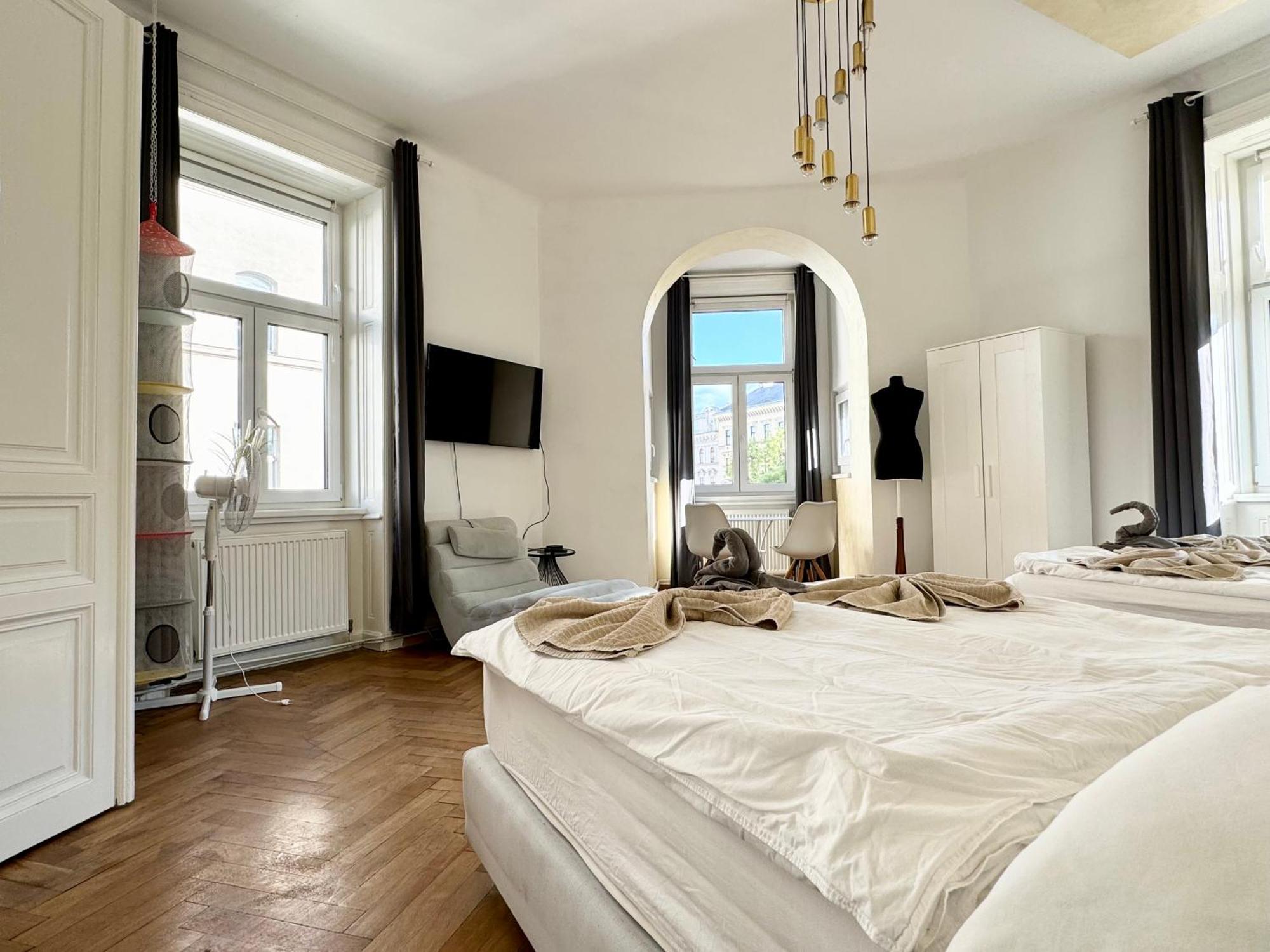 Premium Apartment Located At The Famous Vienna Kutschkermarkt Bagian luar foto