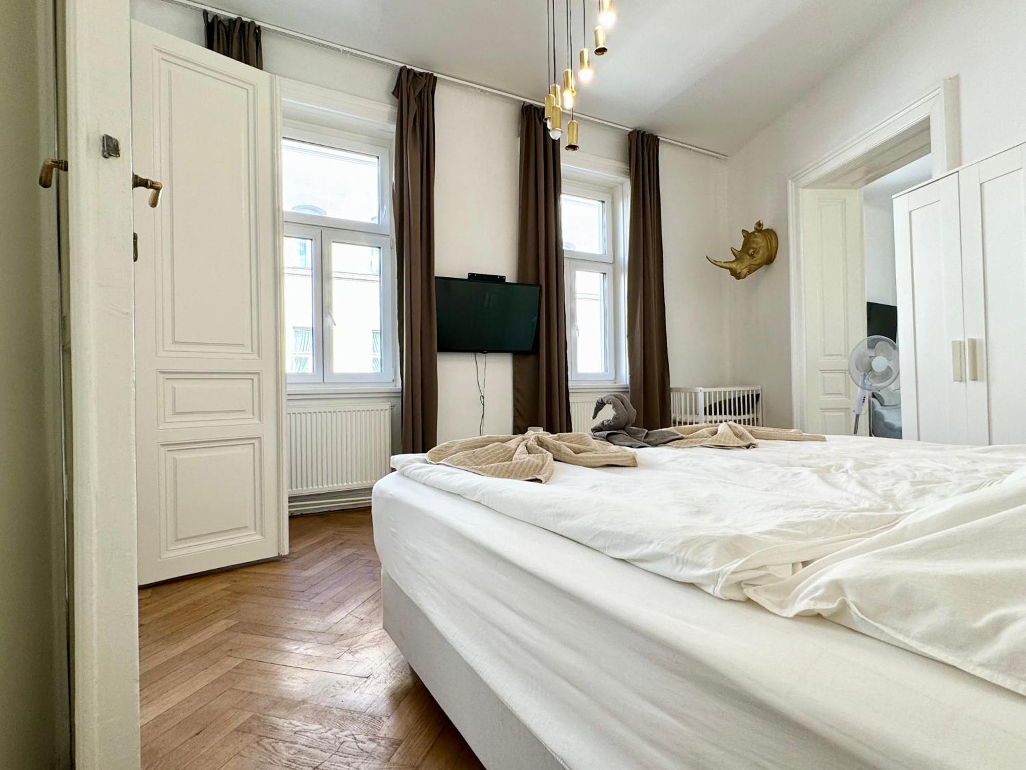 Premium Apartment Located At The Famous Vienna Kutschkermarkt Bagian luar foto