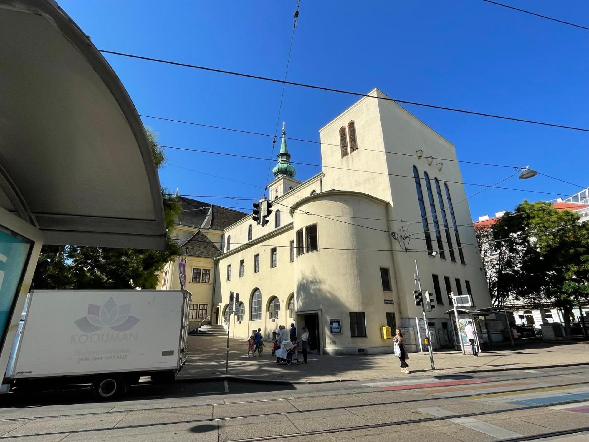 Premium Apartment Located At The Famous Vienna Kutschkermarkt Bagian luar foto