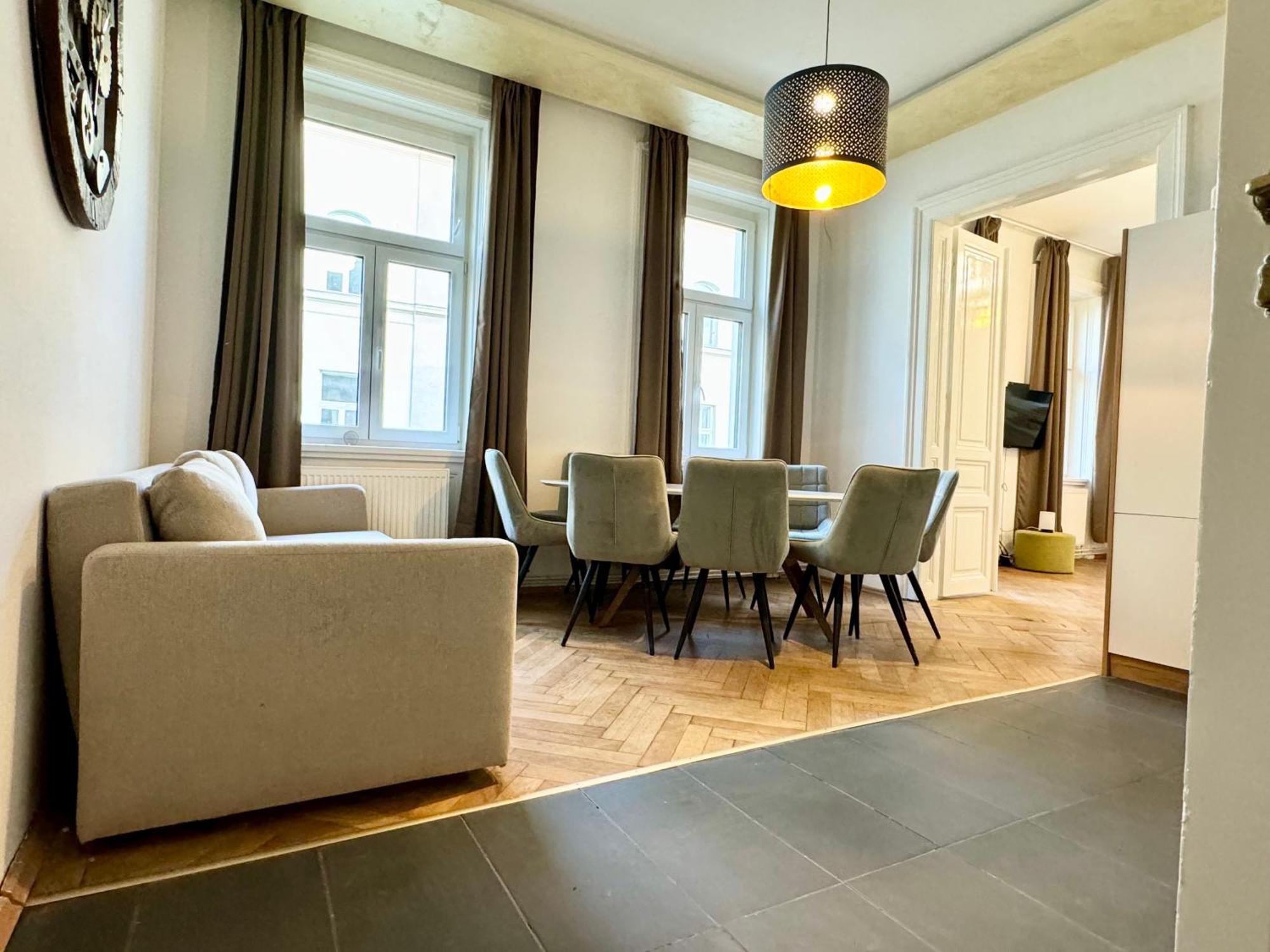 Premium Apartment Located At The Famous Vienna Kutschkermarkt Bagian luar foto