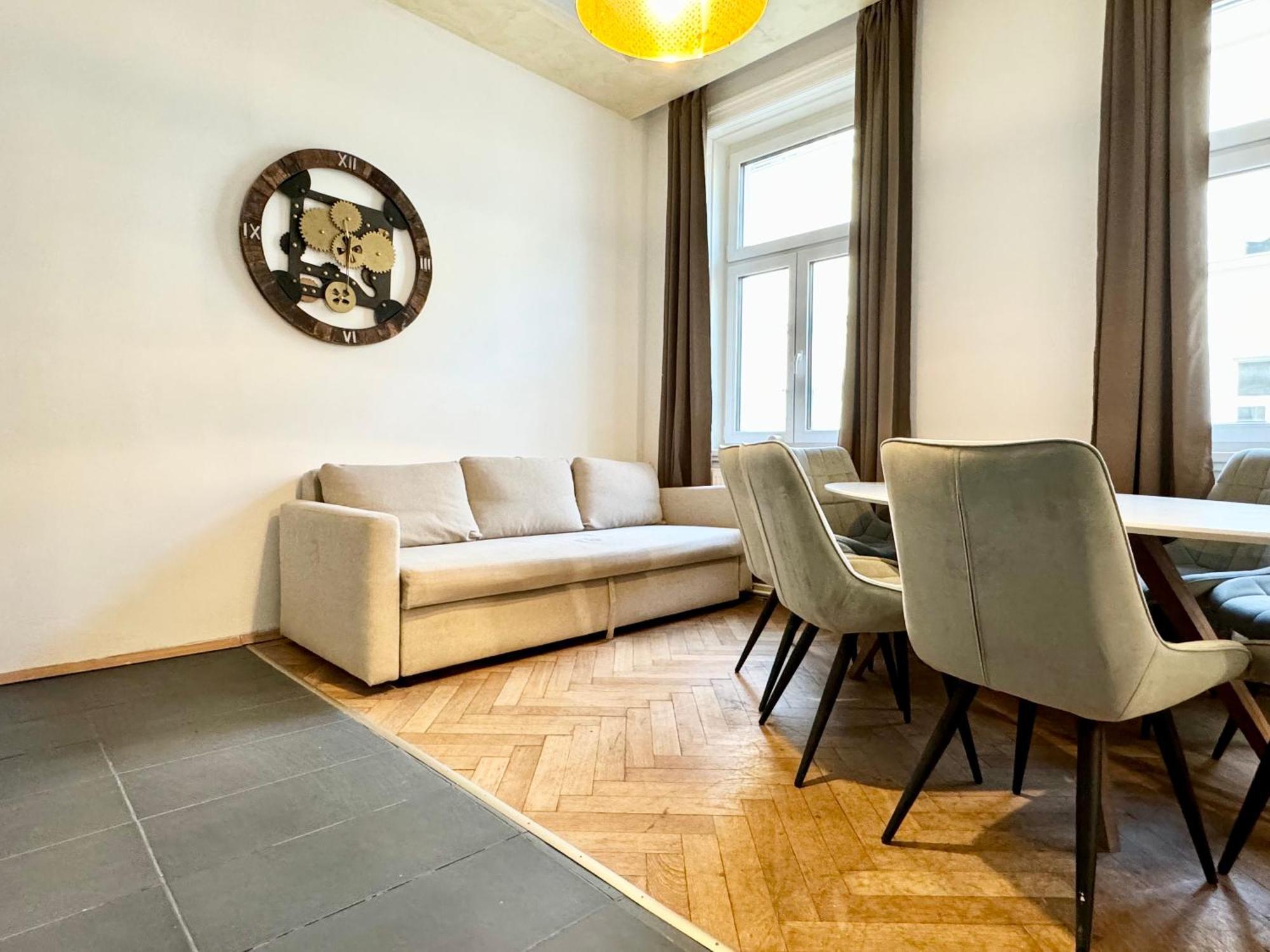 Premium Apartment Located At The Famous Vienna Kutschkermarkt Bagian luar foto